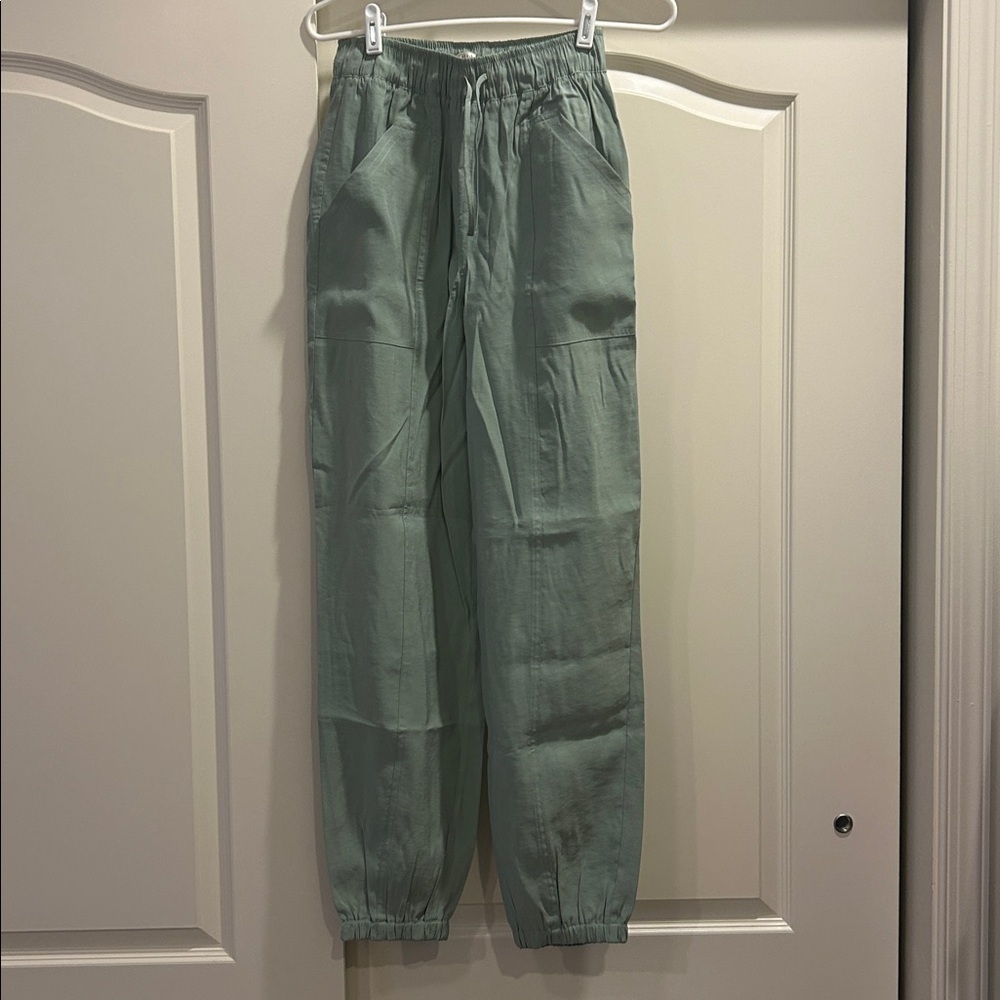 NWT Abercrombie and Fitch Sage Green Joggers - Picture 2 of 9